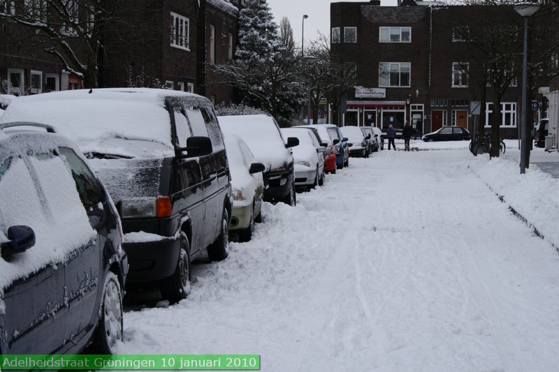 januari2010adelheidstraatsneeuwhutborrel200908.jpg